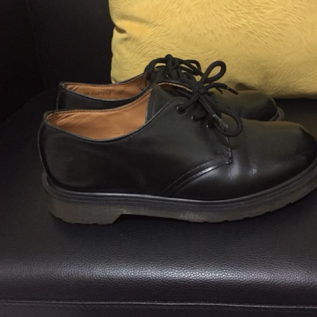 doc martens no yellow stitching