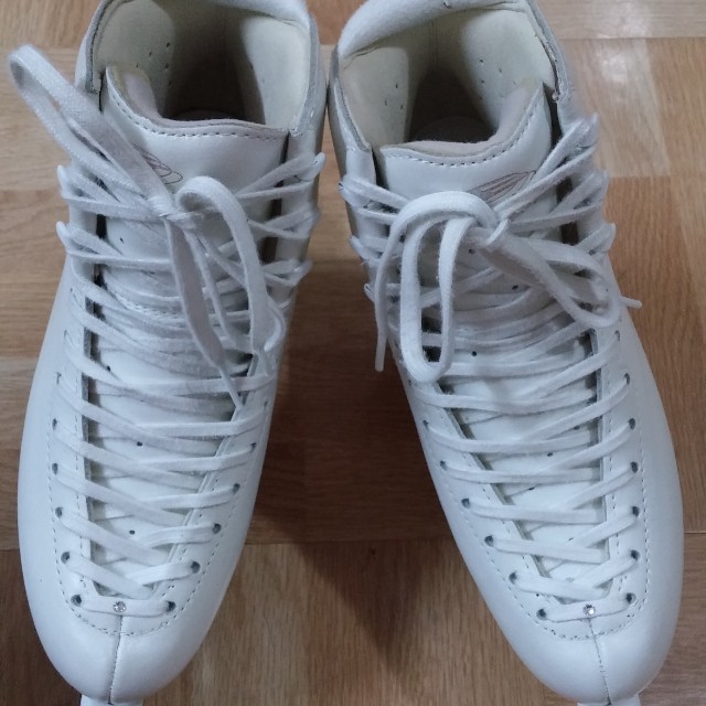 Edea chorus with MK Pro Blade 4星溜冰鞋 白色, 運動產品, 運動與健身, 運動與健身 有氧健身器材