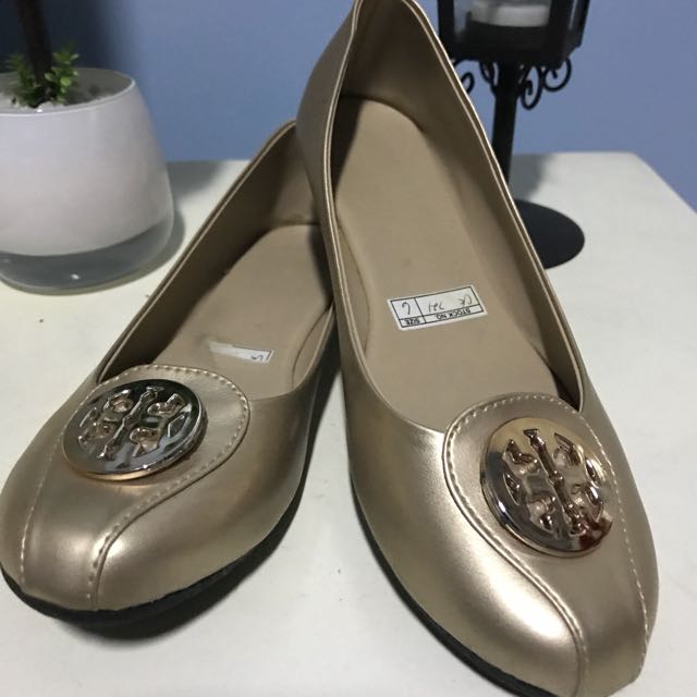 flat shoe (Category: Flats & Sandals) located in Mandaluyong City. Submitted by blakehip (Listing ID 149430077, Image 2). Description: .