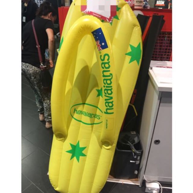 Havaianas pool float outlet