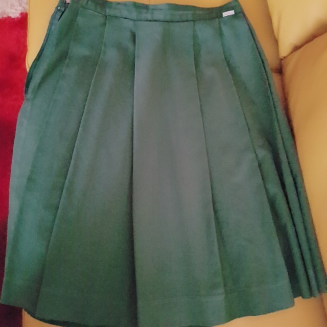 Green pleated school skirt (kranji