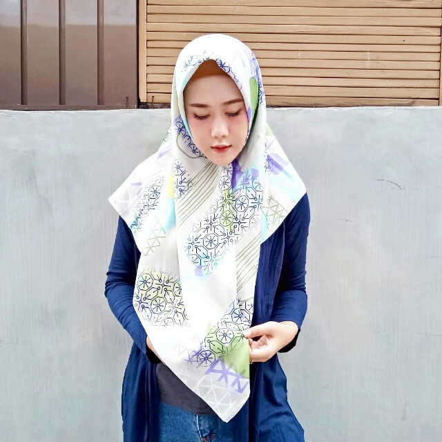 Hijab Segi Empat Warna Softgrey Motif Abstrak Olshop Fashion