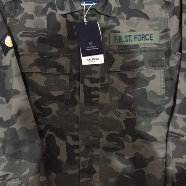jaket army pull and bear