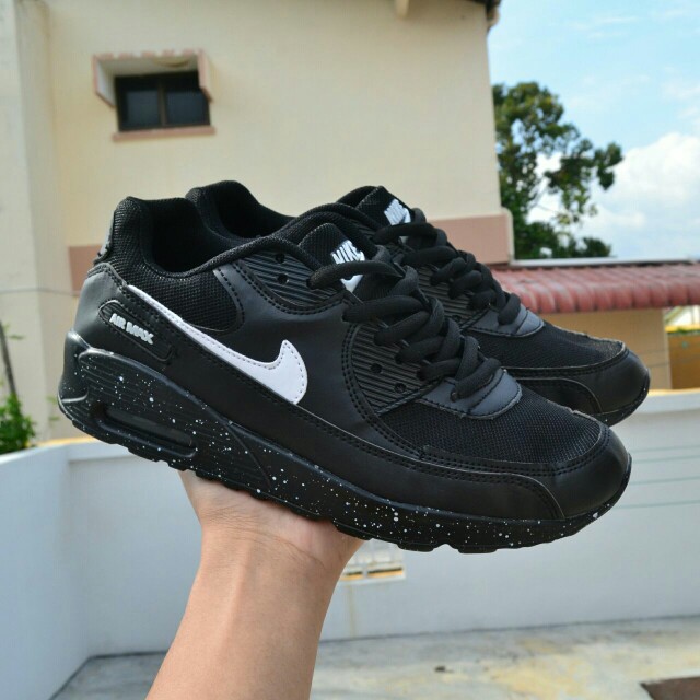 nike air max hitam