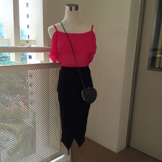 Off Shoulder Top (Category: Shoulder Bags) located in Singapore. Submitted by axzos (Listing ID 30056549, Image 1). Description: Brand new! Message for more info 🙂.