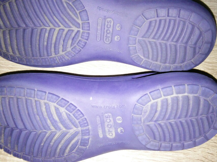 Preloved authentic crocs size 8 (Category: Sneakers) located in Quezon City. Submitted by perpetually (Listing ID 149318120, Image 2). Description: Preloved and authentic crocs.well loved and seldom used. No flaws. Size 8..