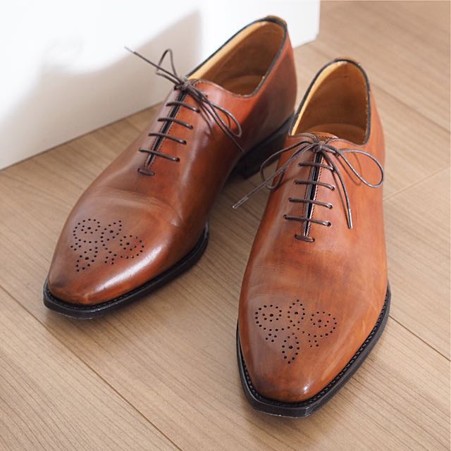 Medallion shoes store