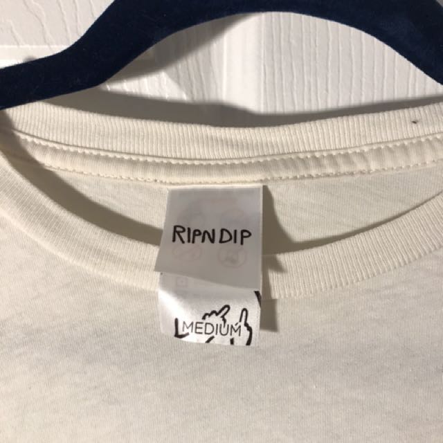 Clothing brand cat middle finger top