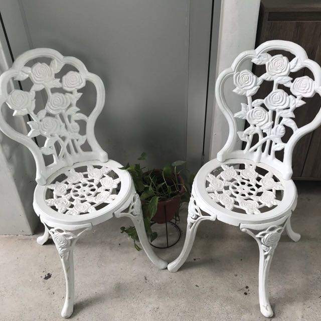 White Colonial Cast Iron Outdoor Set Furniture Tables Chairs On Carou - White Wrought Iron Bistro Patio Set White Colonial Cast Iron Outdoor Set Furniture Tables Chairs On Carou - White Wrought Iron Bistro Patio Set