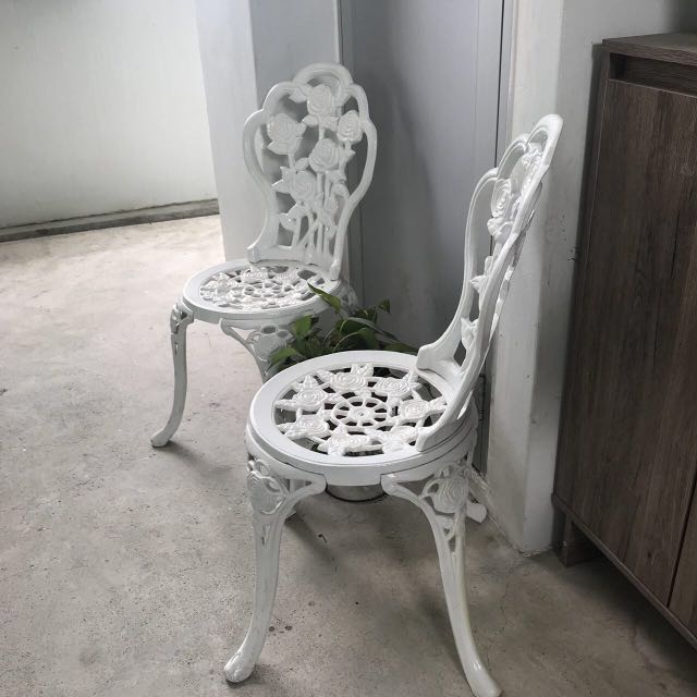 White Colonial Cast Iron Outdoor Set, Furniture, Tables & Chairs on