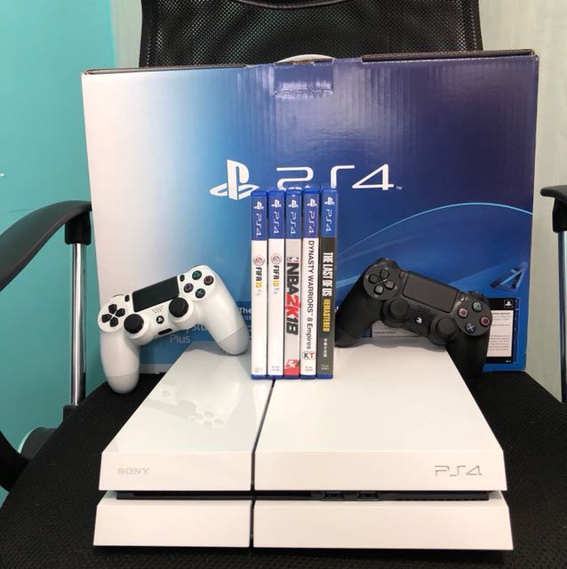 PS4 500GB with 2 original Controllers 