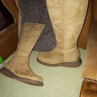 Boots & Ugg type shoe
