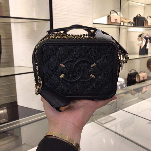 chanel vanity case mini