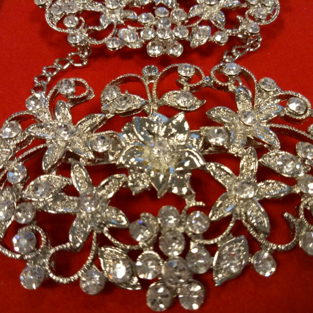 Brooch (Category: Brooches) located in Kuala Lumpur. Submitted by mmh74 (Listing ID 149488397, Image 2). Description: .