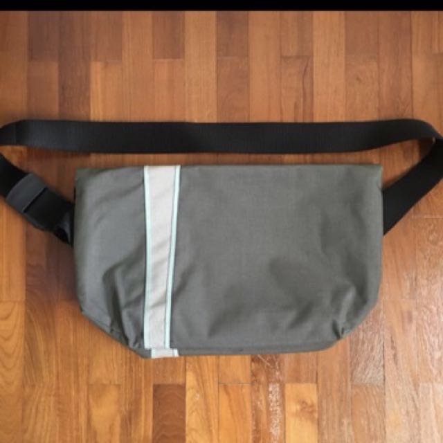 Crumpler Messenger Bag, Men's Fashion, Bags, Sling Bags on Carousell