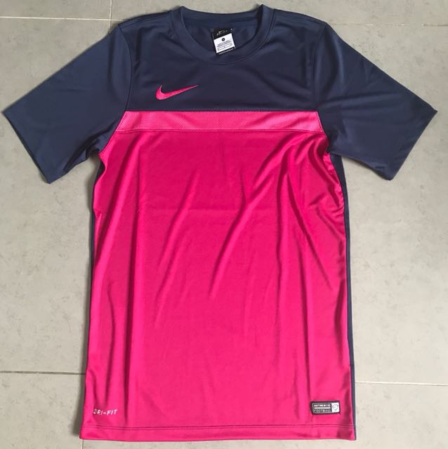 navy blue and pink nike shirt