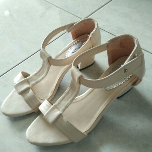 Sepatu Heels Wanita Putih Fesyen Wanita Sepatu Di Carousell