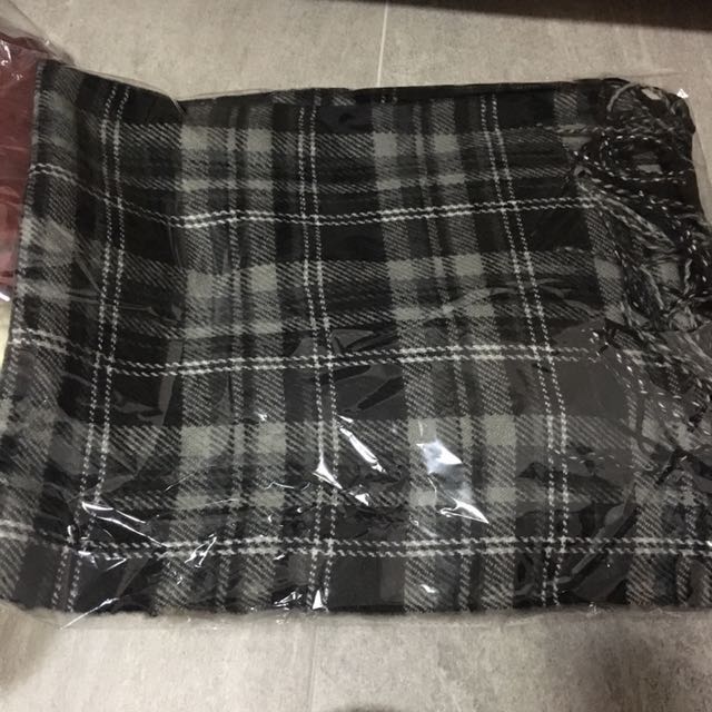 格仔頸巾earth Music Ecology 18福袋trend款 女裝 女裝配飾 Carousell