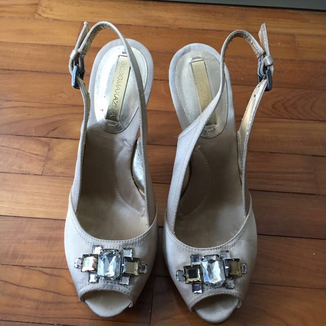 bcbg gold heels