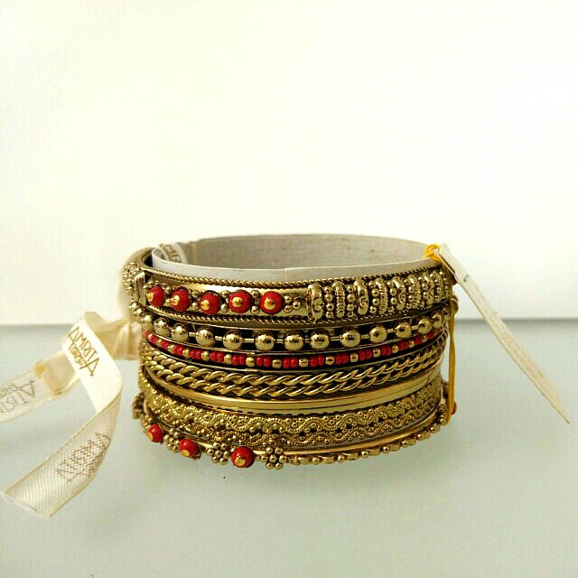 Amrita sales singh bangles