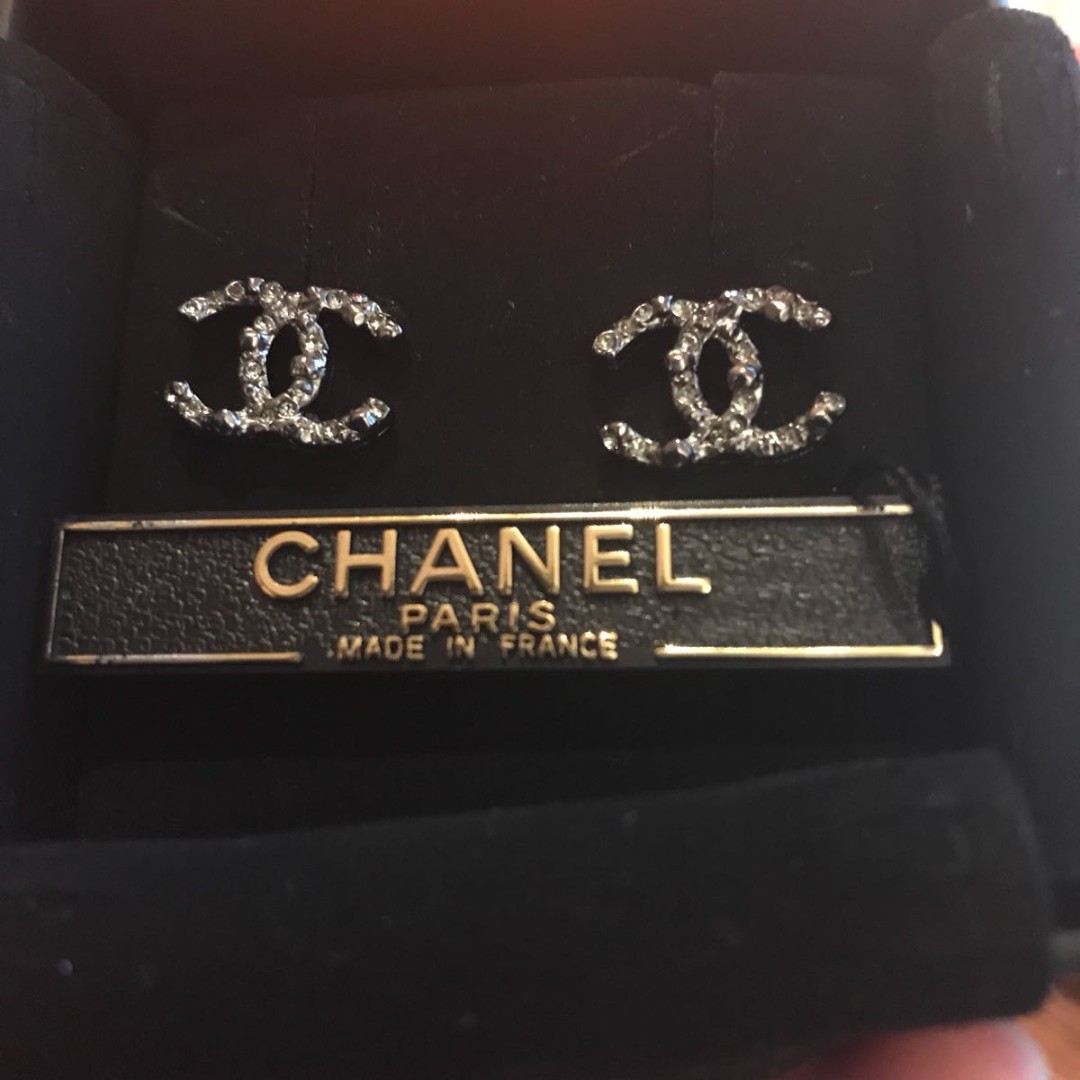 Chanel Earring Gunmetal Interlocking Logo, Luxury, Accessories on Carousell