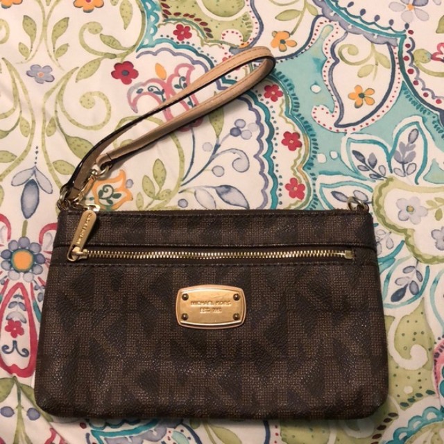 michael kors wristlet price
