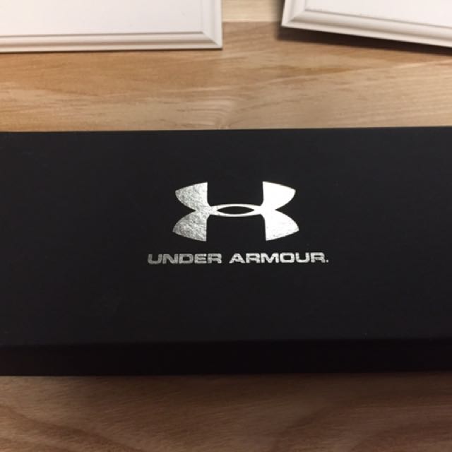 Under armour deals box sign in