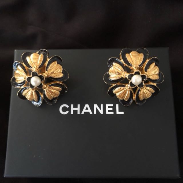 Chanel bee clearance earrings