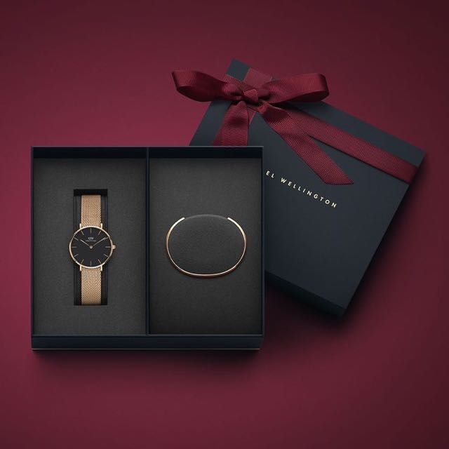 Daniel Wellington Gift Set with Petite Melrose, Mobile Phones Gadgets, Wearables & on Carousell