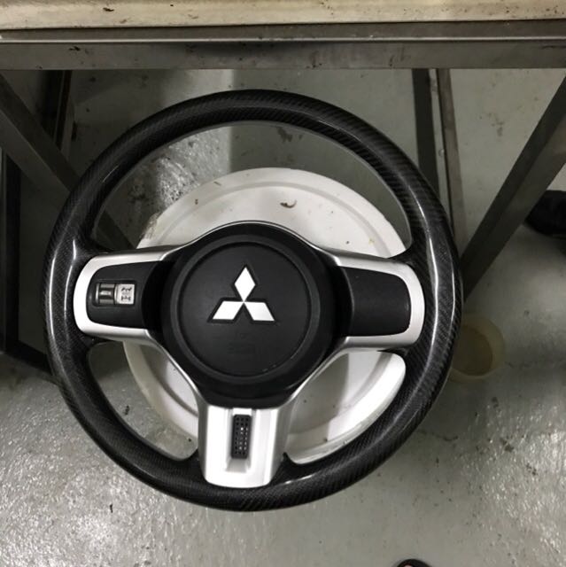 evo X steering wheel, Car Accessories on Carousell