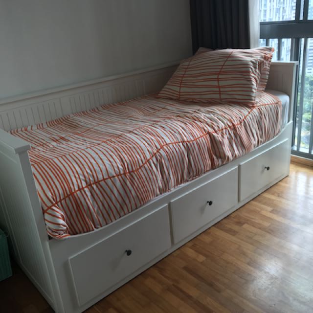 Hemnes Pull Out Convertable Day Bed With 3 Storage Drawers