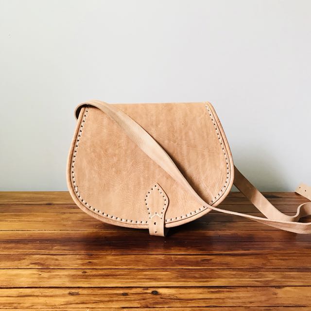 tan leather sling bag