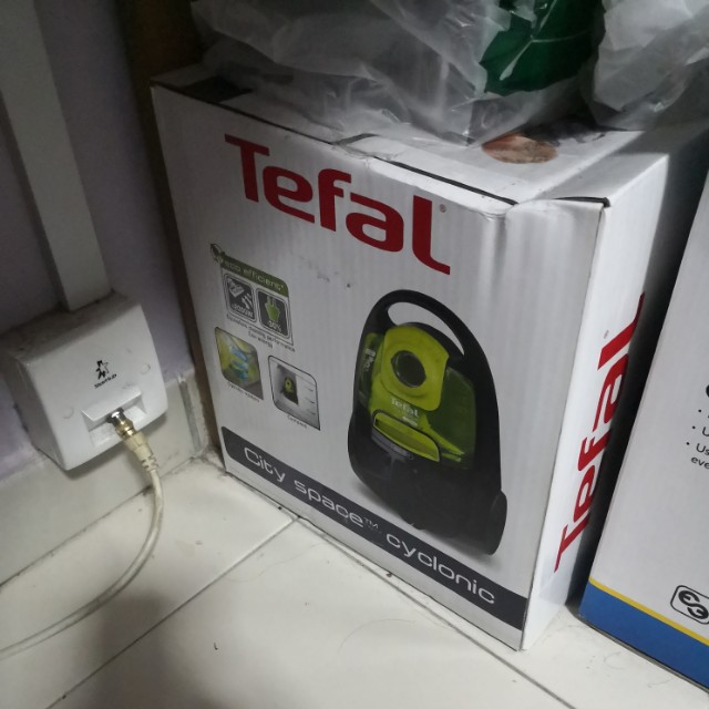 Tefal City Space Cyclonic (Bagless), TV & Home Appliances, Vacuum ...