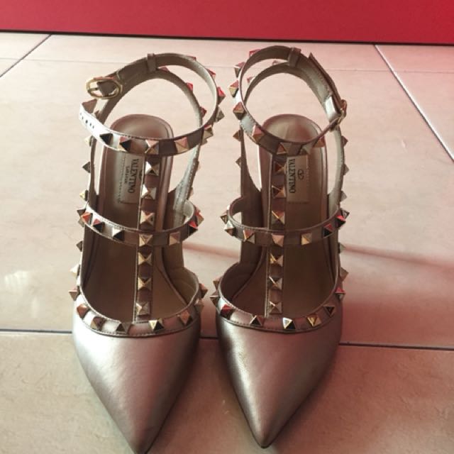 valentino rose gold rockstud