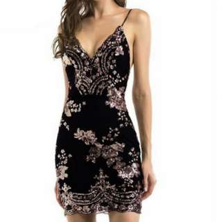 SEQUINS DRESS.