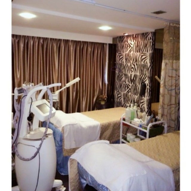 Facial Bed Room In Beauty Salon For Rent Property