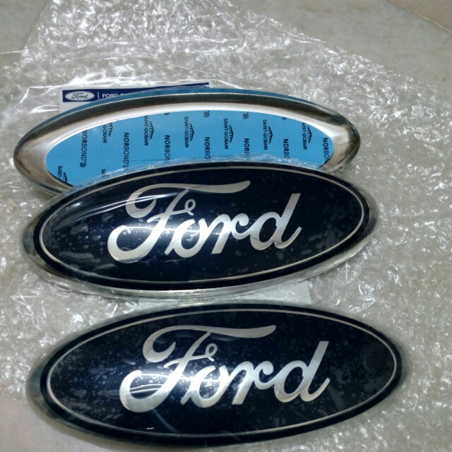 Ford fiesta 13' front logo emblem, Aksesori Auto di Carousell
