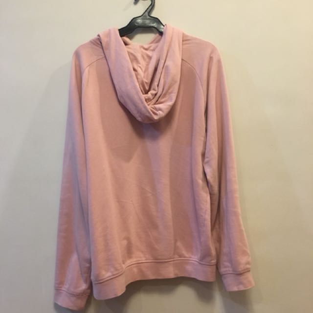 H&M hoodie (Category: Hoodies) located in Manila. Submitted by whateverkbye (Listing ID 150046904, Image 2). Description: .