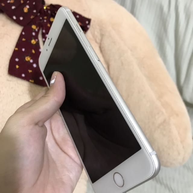 iPhone 6 Plus - Factory Unlocked (Category: iPhone 6 Series) located in Pasig City. Submitted by angelasandigan (Listing ID 128088505, Image 3). Description: Apple iPhone 6 Plus Silver 128 gb 98% smoothness.