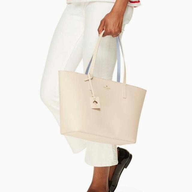 Kate Spade Bag (Category: Purses & Pouches) located in Quezon City. Submitted by m_1021 (Listing ID 150115949, Image 1). Description: .