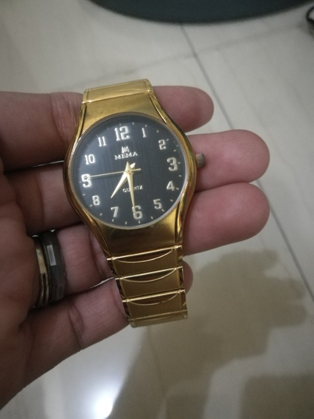 SALE MEMA watch used once problem is no batt.pero ok pa gumagana