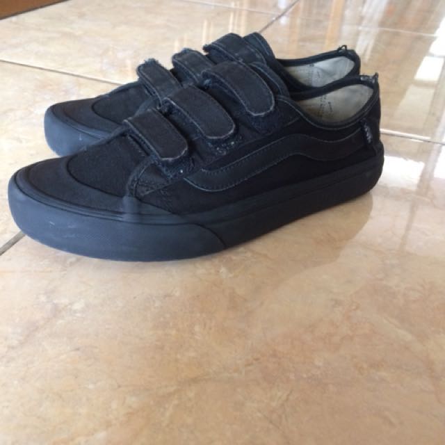 Vans black best sale ball v