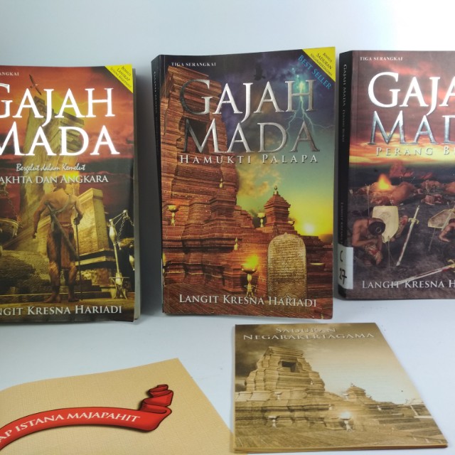Tiga Dari Lima Buku Gajah Mada Karya Langit Kresna Hariadi Buku Alat Tulis Buku Di Carousell