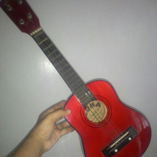 Aloha Ukelele (Category: Musical Instruments) located in Quezon City. Submitted by urcommonplace_ (Listing ID 150237351, Image 2). Description: Strings need to be tuned or might as well change for a new one.