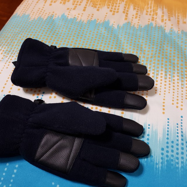 Brand new Uniqlo touchscreen Winter Gloves, Men's Fashion, Tops & Sets
