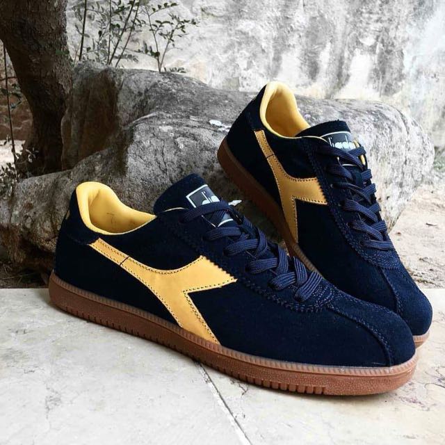 Diadora tokyo navy store