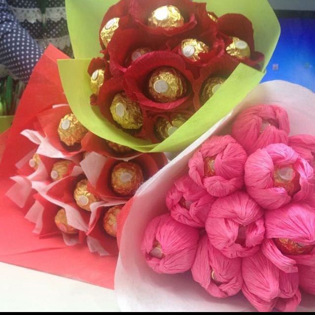 Ferrero Bouquet (Category: Gift Baskets & Hampers) located in Quezon City. Submitted by tresmariasfashionhub (Listing ID 150296651, Image 2). Description: Hershey’s Rose Bud Php550.00 Ferrero Rose 1 Dozen with Mason Jar as Vase Php650.00 Ferrero Rose Bouquet 1 Dozen Php550.00 Ferrero Rose Bouquet 2 Dozen P1,100.00 Ferrero Tulip Bouquet 1 Dozen Php650.00 Ferrero Tulip Bouquet 2 Dozen Php1,200.00 For Pick up only Meet up for two items Meet up plus 