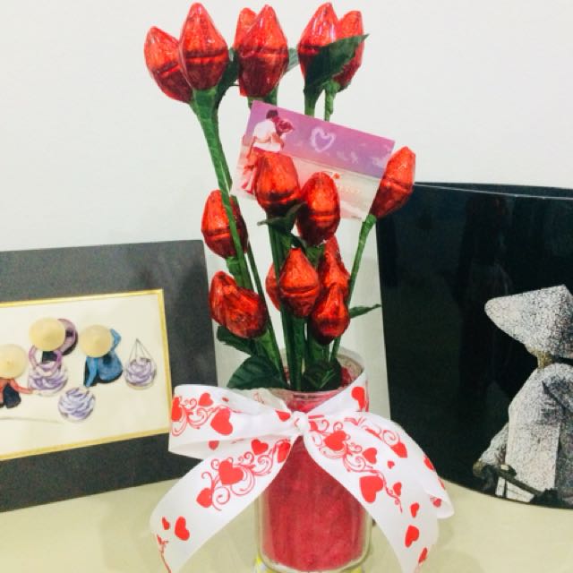 Ferrero Bouquet (Category: Gift Baskets & Hampers) located in Quezon City. Submitted by tresmariasfashionhub (Listing ID 150296651, Image 3). Description: Hershey’s Rose Bud Php550.00 Ferrero Rose 1 Dozen with Mason Jar as Vase Php650.00 Ferrero Rose Bouquet 1 Dozen Php550.00 Ferrero Rose Bouquet 2 Dozen P1,100.00 Ferrero Tulip Bouquet 1 Dozen Php650.00 Ferrero Tulip Bouquet 2 Dozen Php1,200.00 For Pick up only Meet up for two items Meet up plus 