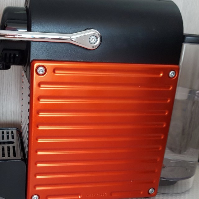 Like new Nespresso Pixie coffee machine / coffee maker made in Switzerland, TV & Home
