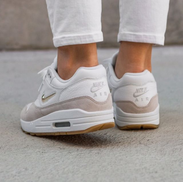 nike air max 1 premium sc summit white metallic gold star